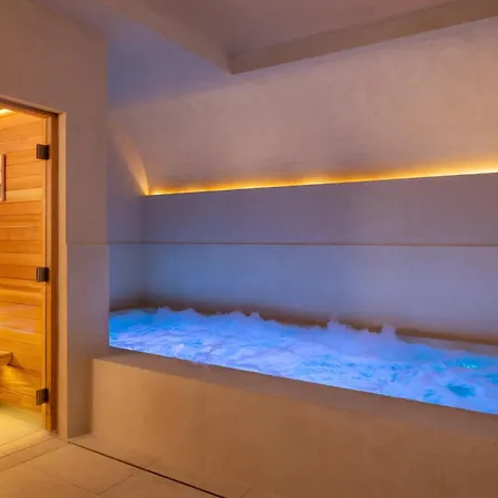 Almarine Eiffel & By Malone 4*