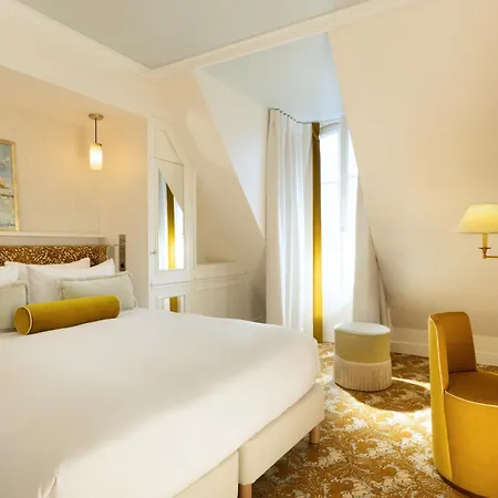 Almarine Eiffel & By Malone 4*