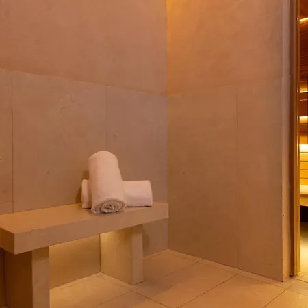 Hotel Almarine Eiffel & By Malone 4*