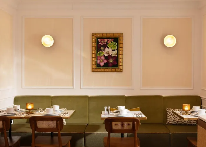 Almarine Eiffel & By Malone