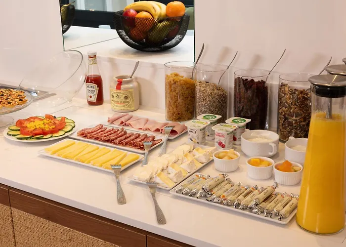 Almarine Eiffel & By Malone Hotel 4*