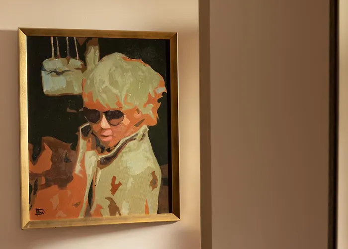 Almarine Eiffel & By Malone