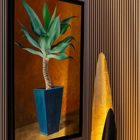 Almarine Eiffel & By Malone