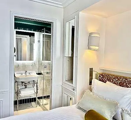 Almarine Eiffel & By Malone باريس