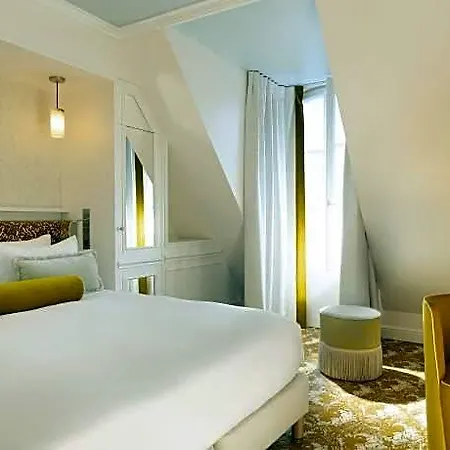 Almarine Eiffel & By Malone 4*