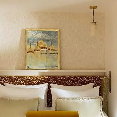 Almarine Eiffel & By Malone 4*