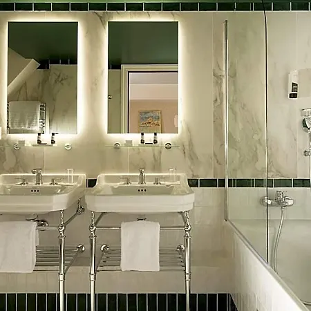 Almarine Eiffel & By Malone Hotel 4*