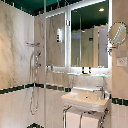 Almarine Eiffel & By Malone Hotel 4*