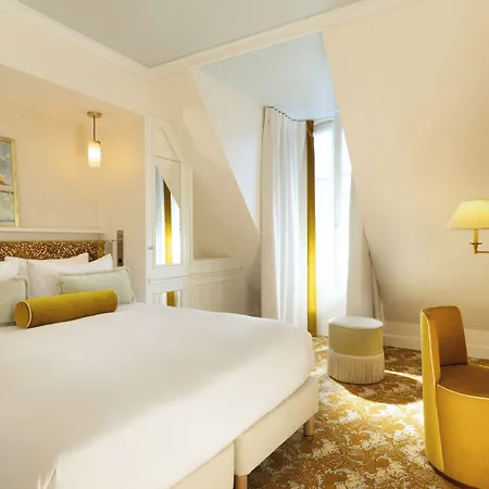 Almarine Eiffel & By Malone Hotel