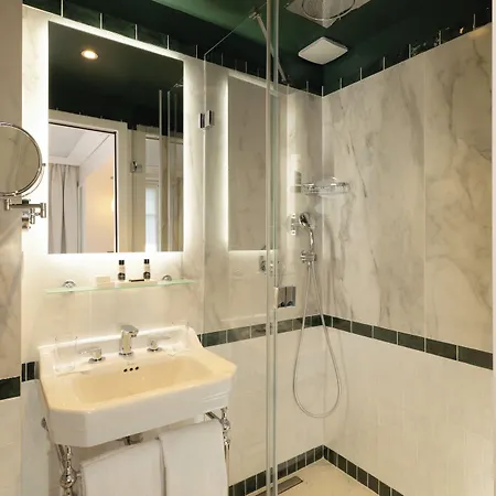 Almarine Eiffel & By Malone Hotel 4*