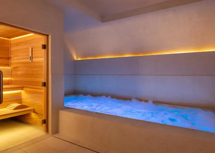 Almarine Eiffel & By Malone 4*