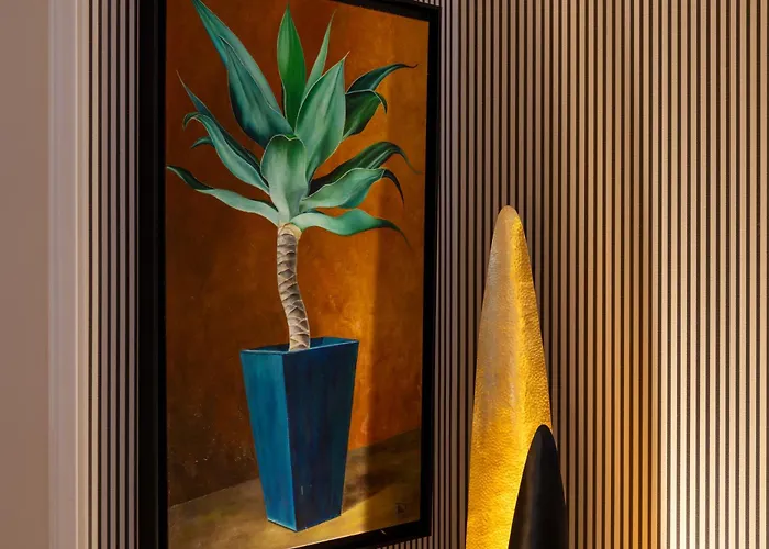 Almarine Eiffel & By Malone