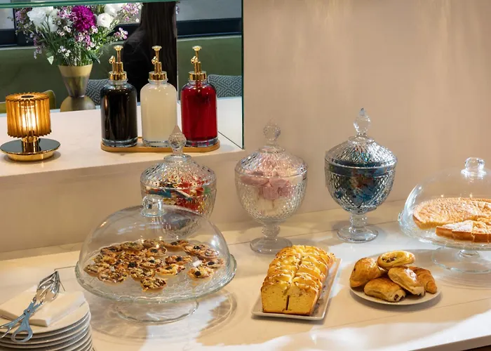 Almarine Eiffel & By Malone 4*