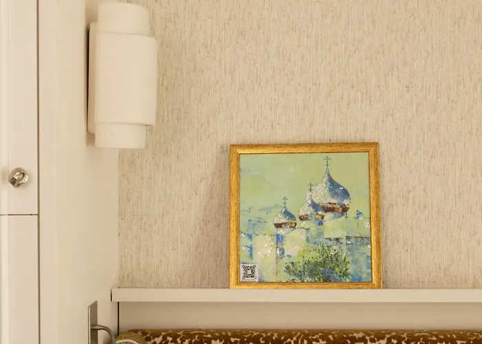 Almarine Eiffel & By Malone