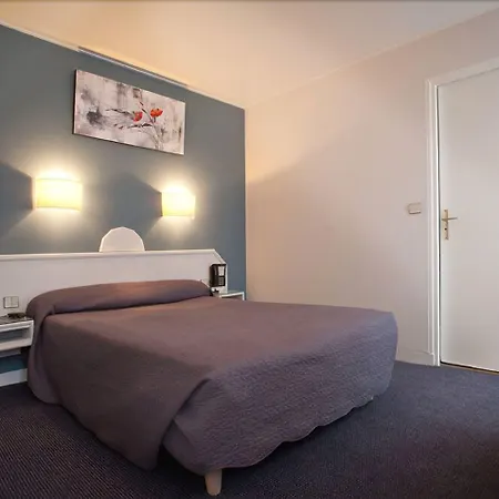 Almarine Eiffel & By Malone 4*
