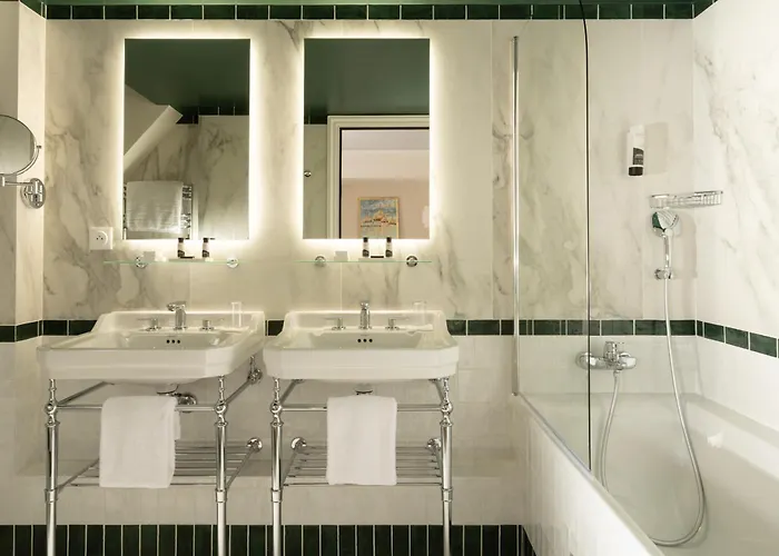Almarine Eiffel Hotel&spa By Malone